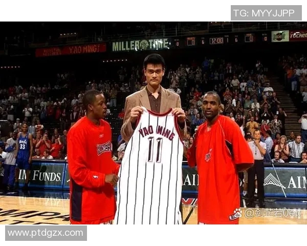 范甘迪对姚明的高度评价与深厚友谊展现了篮球的无国界精神